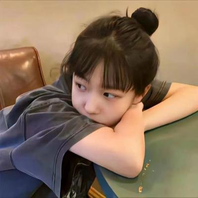 地板下的小矮人